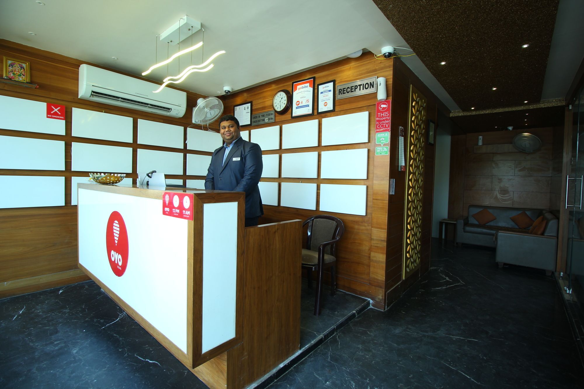 Oyo 8992 Hotel Kyra Ahmedabad Esterno foto