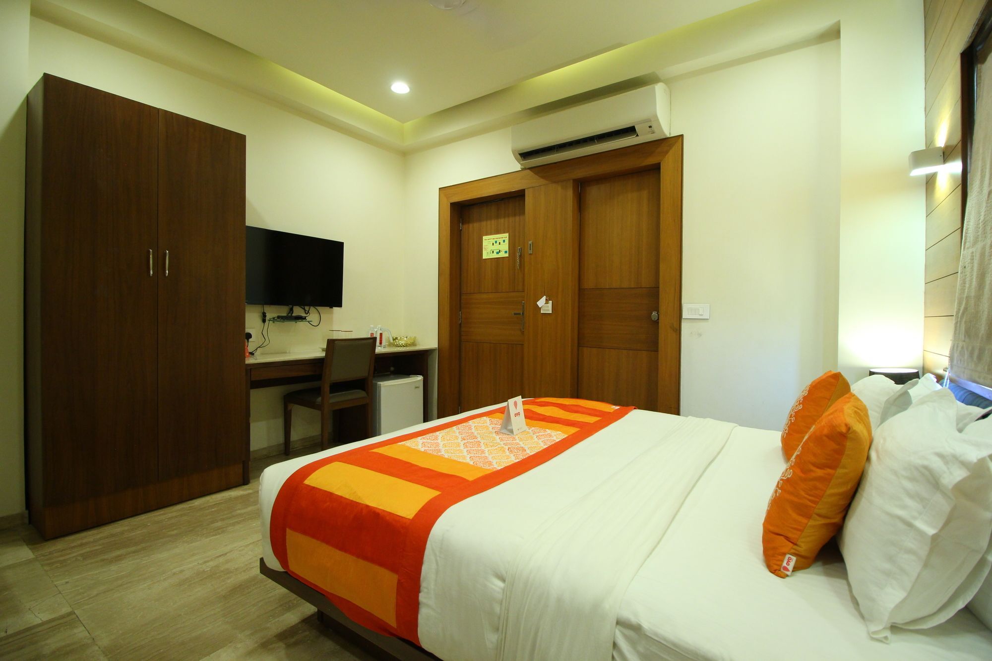 Oyo 8992 Hotel Kyra Ahmedabad Esterno foto