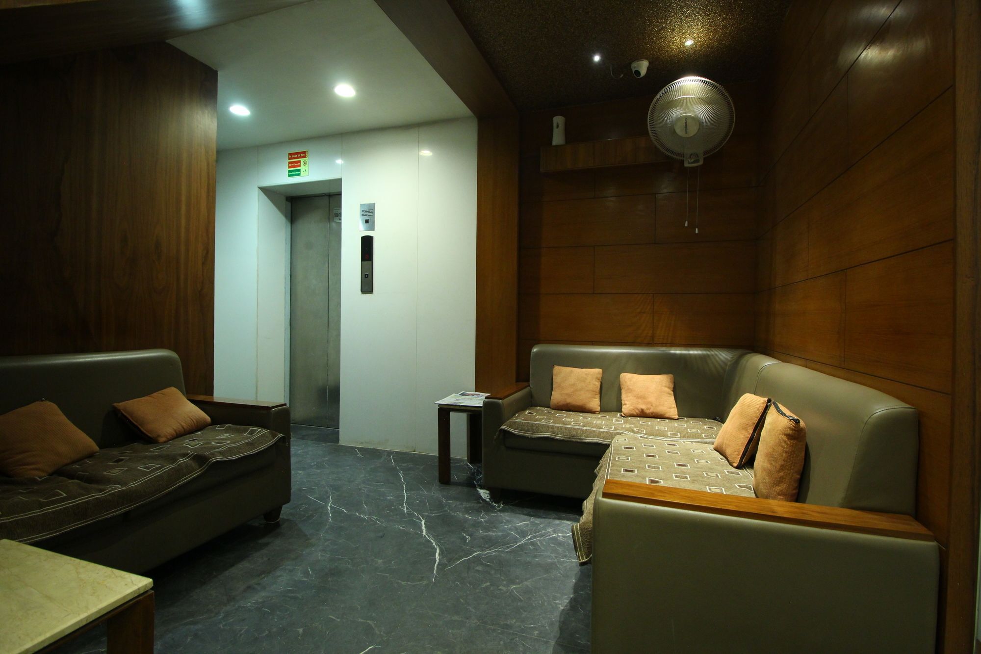 Oyo 8992 Hotel Kyra Ahmedabad Esterno foto