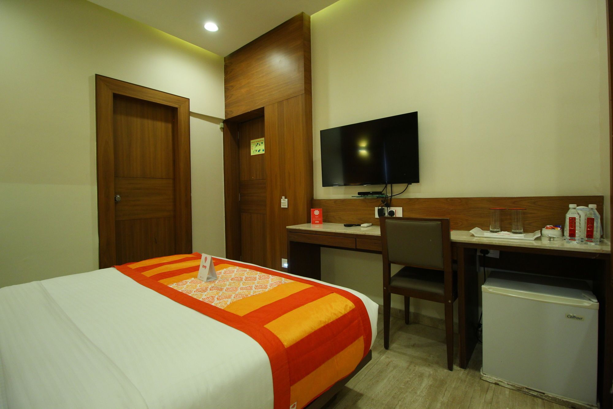 Oyo 8992 Hotel Kyra Ahmedabad Esterno foto
