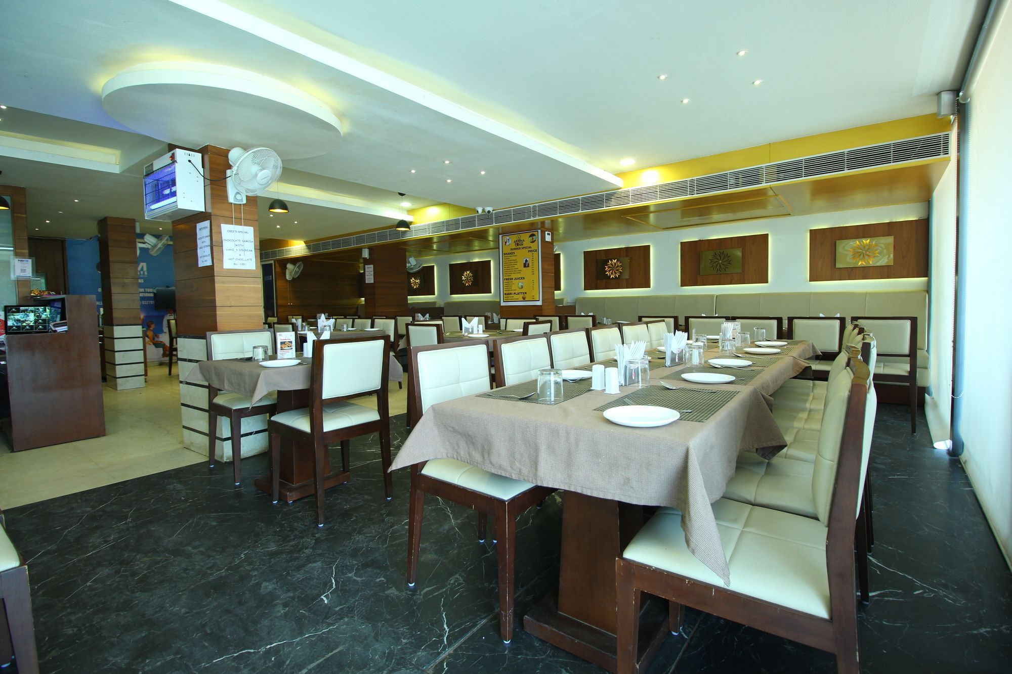 Oyo 8992 Hotel Kyra Ahmedabad Esterno foto
